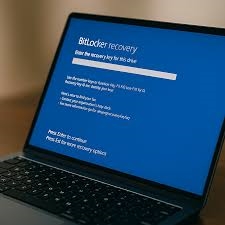 Microsoft xác nhận lỗi mới khiến Windows 10, 11 tự mở BitLocker